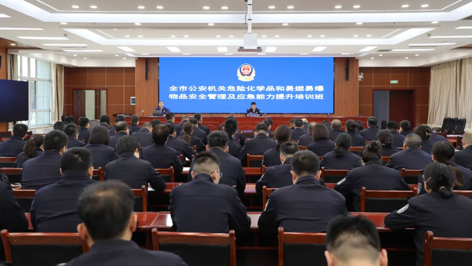 智能危化暂存柜 筑牢危化品储存安全防线
