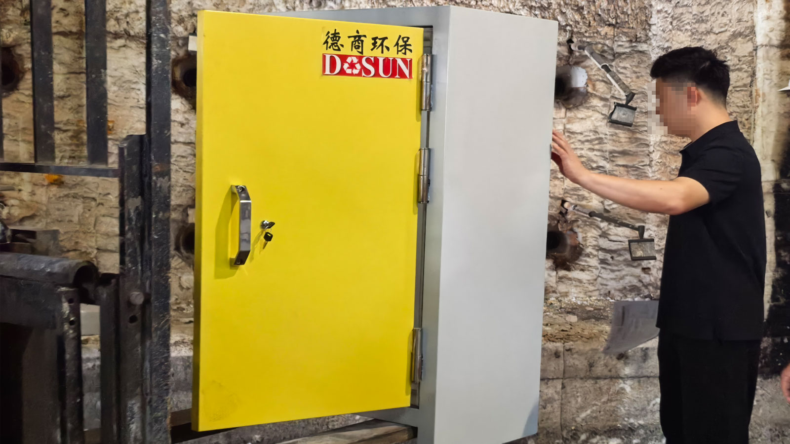 德商环保易燃液体安全储存柜通过SGS 90分钟测试，获Type90认证